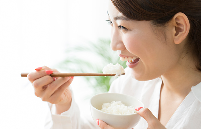よく噛んで食べる習慣をつける